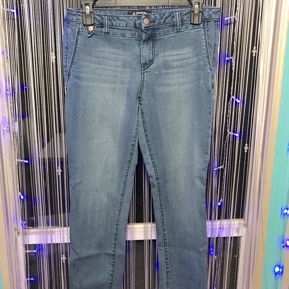d.jeans skinny with no pockets. Accentuates butt